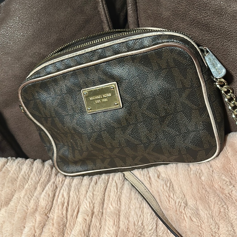 Cross body purse
